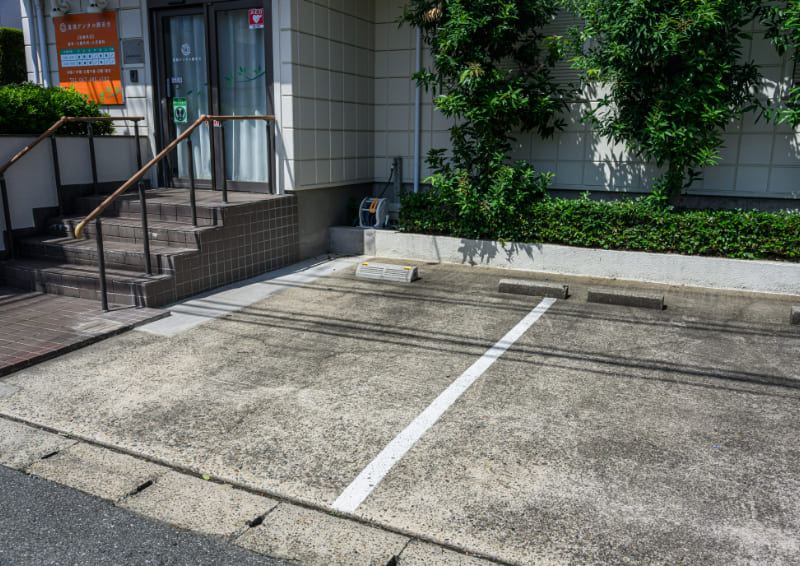 駐車場完備の充実した医院環境
